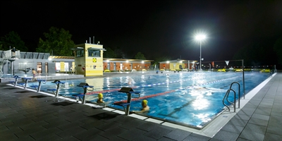 Flutlichtschwimmen im Freibad Coburg