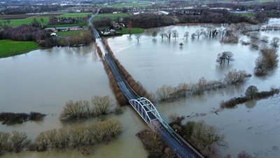 Hochwasser Waltrop - Borker Straße (Foto: Feuerwehr Waltrop)