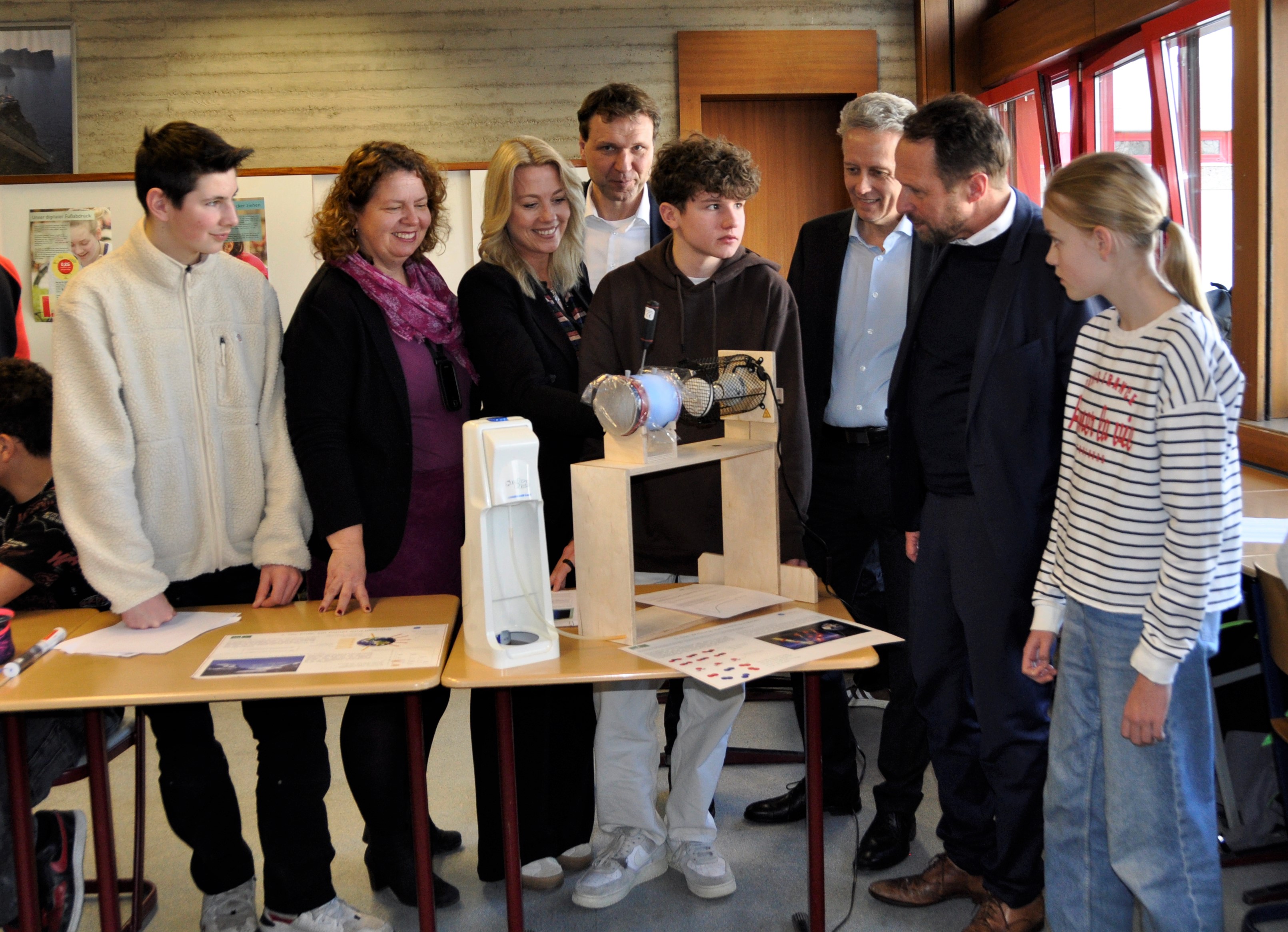 Den Klimawandel durch Experimente verstehen – Currenta unterstützt Leverkusener Schulen mit Klimakoffern