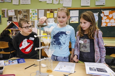 Spannende Experimente im Klassenzimmer