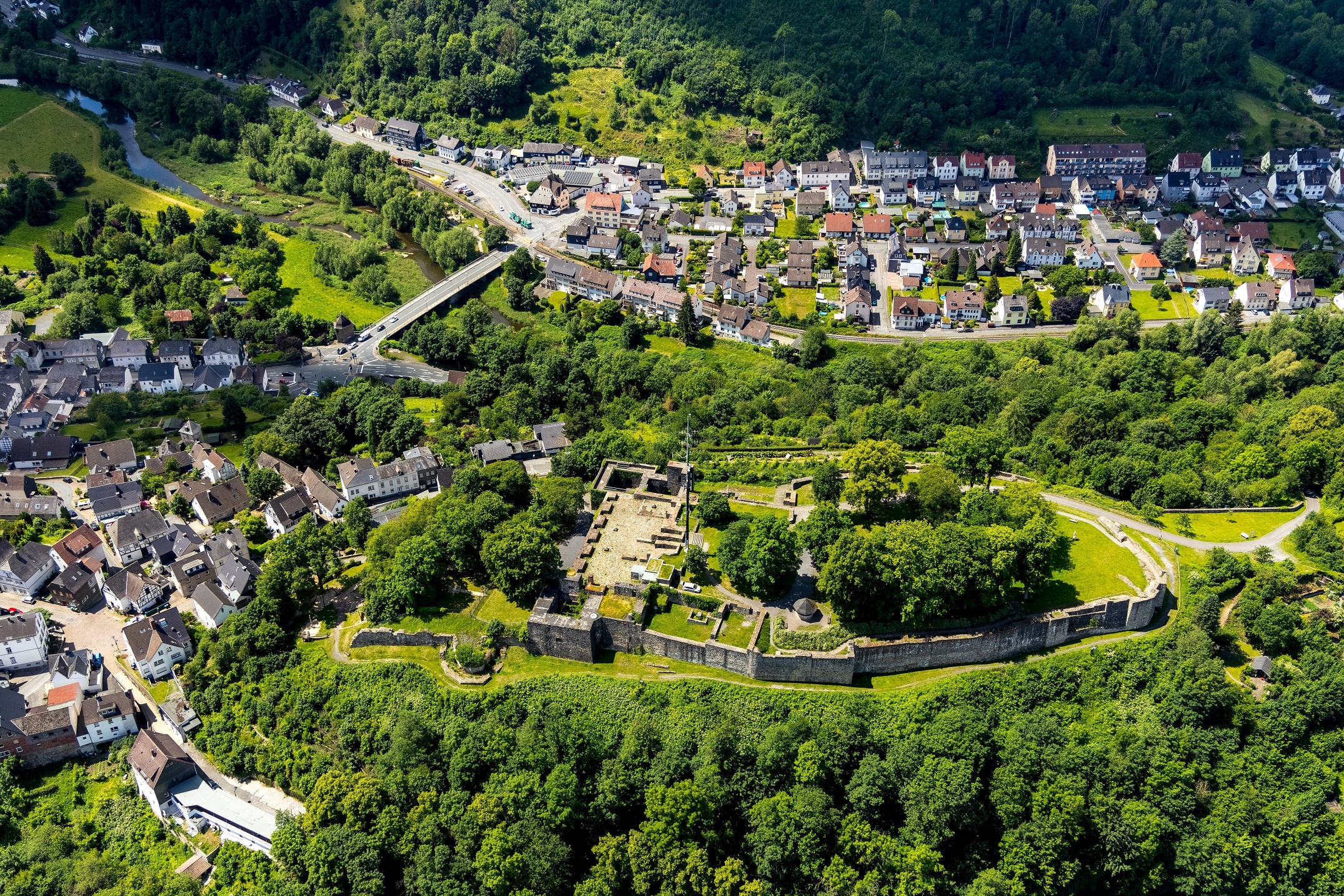 Schlossberg-CleanUp eine Woche vor Ostern – der Verein „Zukunft Schlossberg e. V. lädt ein