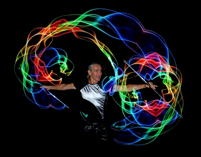 Die Light Painting Show mit Lemmi ist eine spektakuläre Fusion aus Bewegung, Licht und Design. Sie bildet den leuchtenden Abschluß bei 