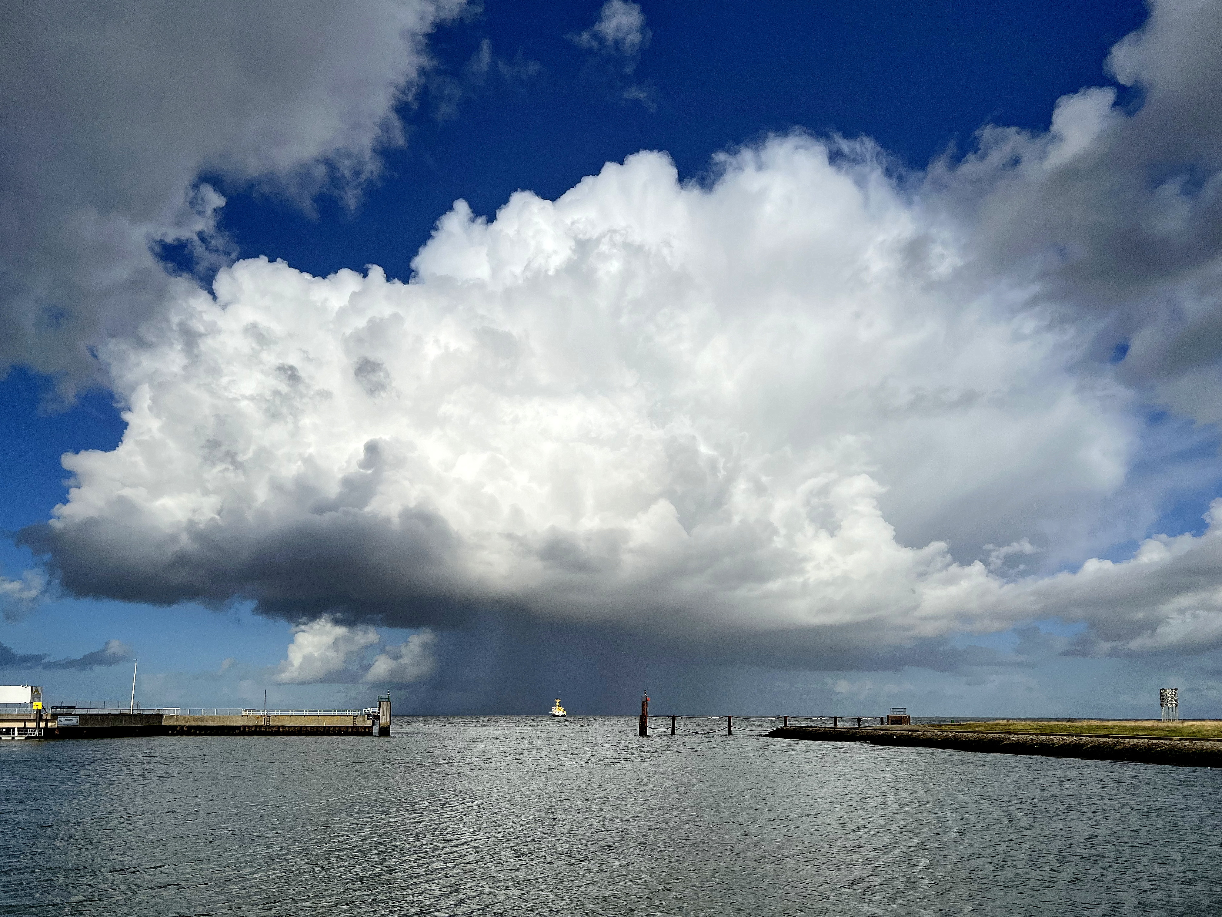 "Wolken, Wasser Watt" - Ausstellung im Wattenmeer-Besucherzentrum Cuxhaven - Fotografien des Cuxhavener Fotografen Wolfgang Scholze