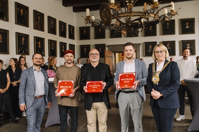 Von links: Christian Luckmann (Regionalleiter Kundenmanagement Metro Deutschland), Tom Elstermeyer (Restaurant iko), Lars Keiling (Restaurant Friedrich Fine Dining), Randy de Jong (Restaurant Kesselhaus), Oberbürgermeisterin Katharina Pötter