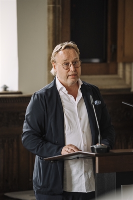 Weltklasse-Koch Thomas Bühner (Restaurant la vie by thomas bühner, Taipeh) am Rednerpult im Friedensaal