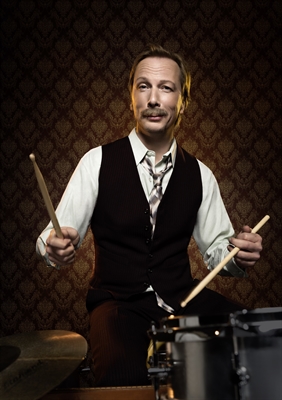 In „PolkaMania!“, dem neuen Programm geht wieder „der Post ab durch der Decke!“, verspricht Pawel Popolski. Am Samstag, 26.09., 20.00 Uhr lädt er zur Show ins Tagungszentrum Bad Sassendorf ein.
