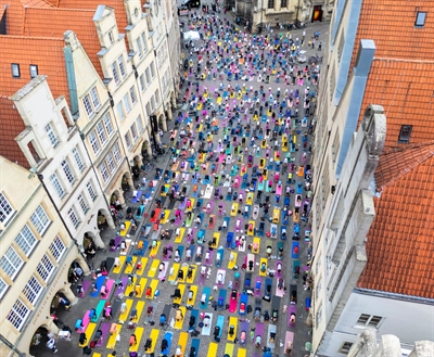 Münsters größte Yogastunde auf dem Prinzipalmarkt 