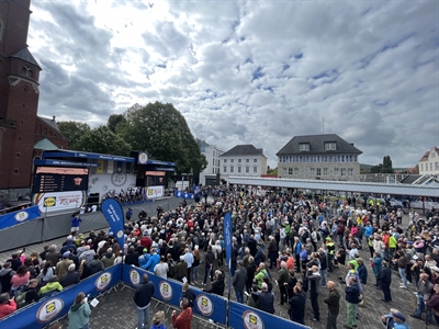 Lidl Deutschland Tour 2025 - Menschen auf dem Marktplatz