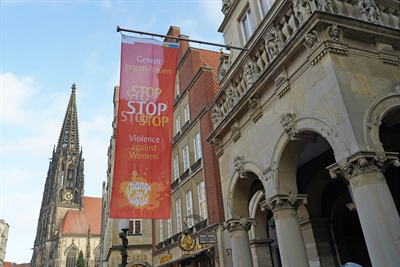 Flagge zum „Orange Day“