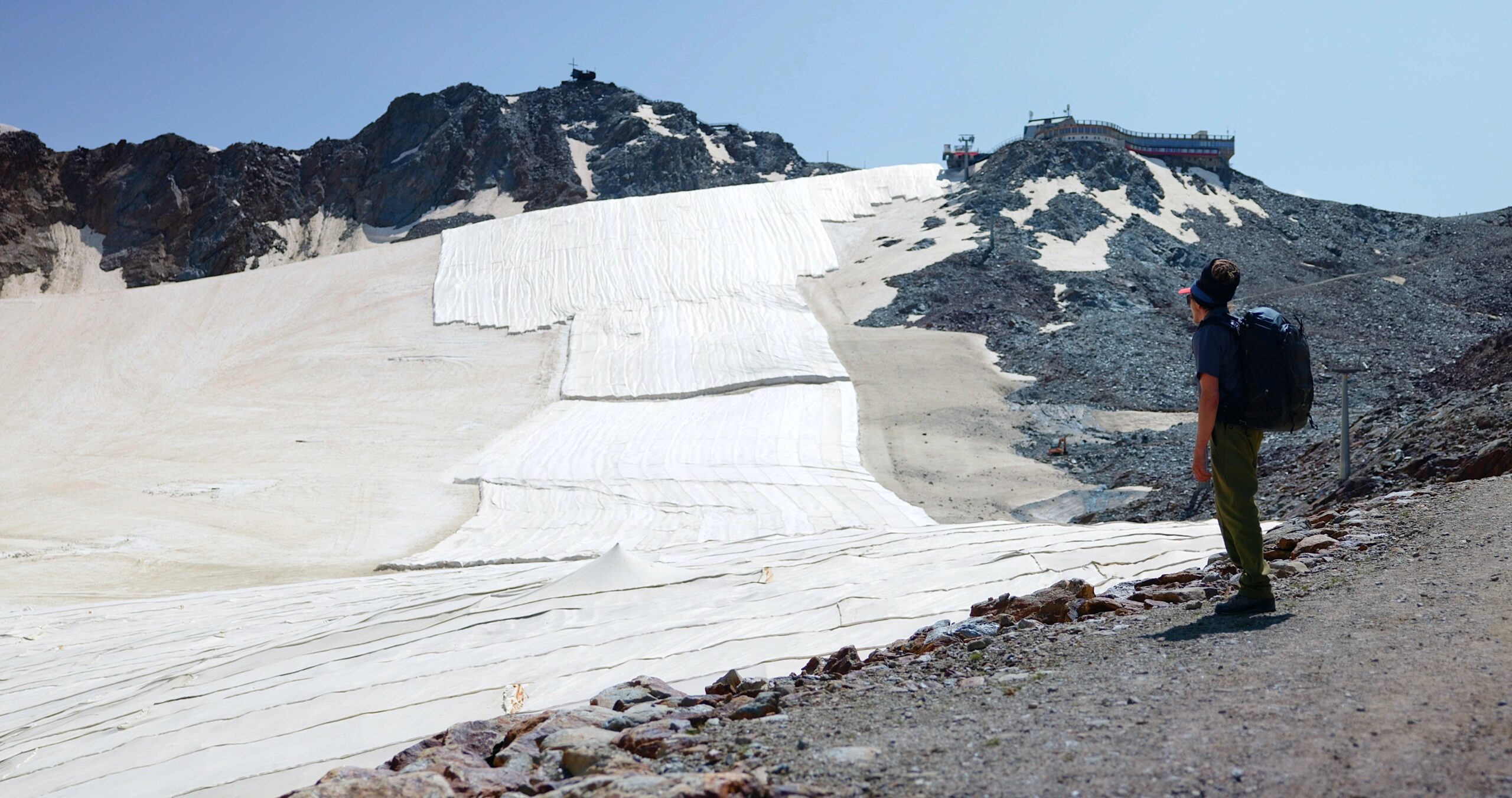 DOKfilm im Roten Saal zeigt „Requiem in Weiß“