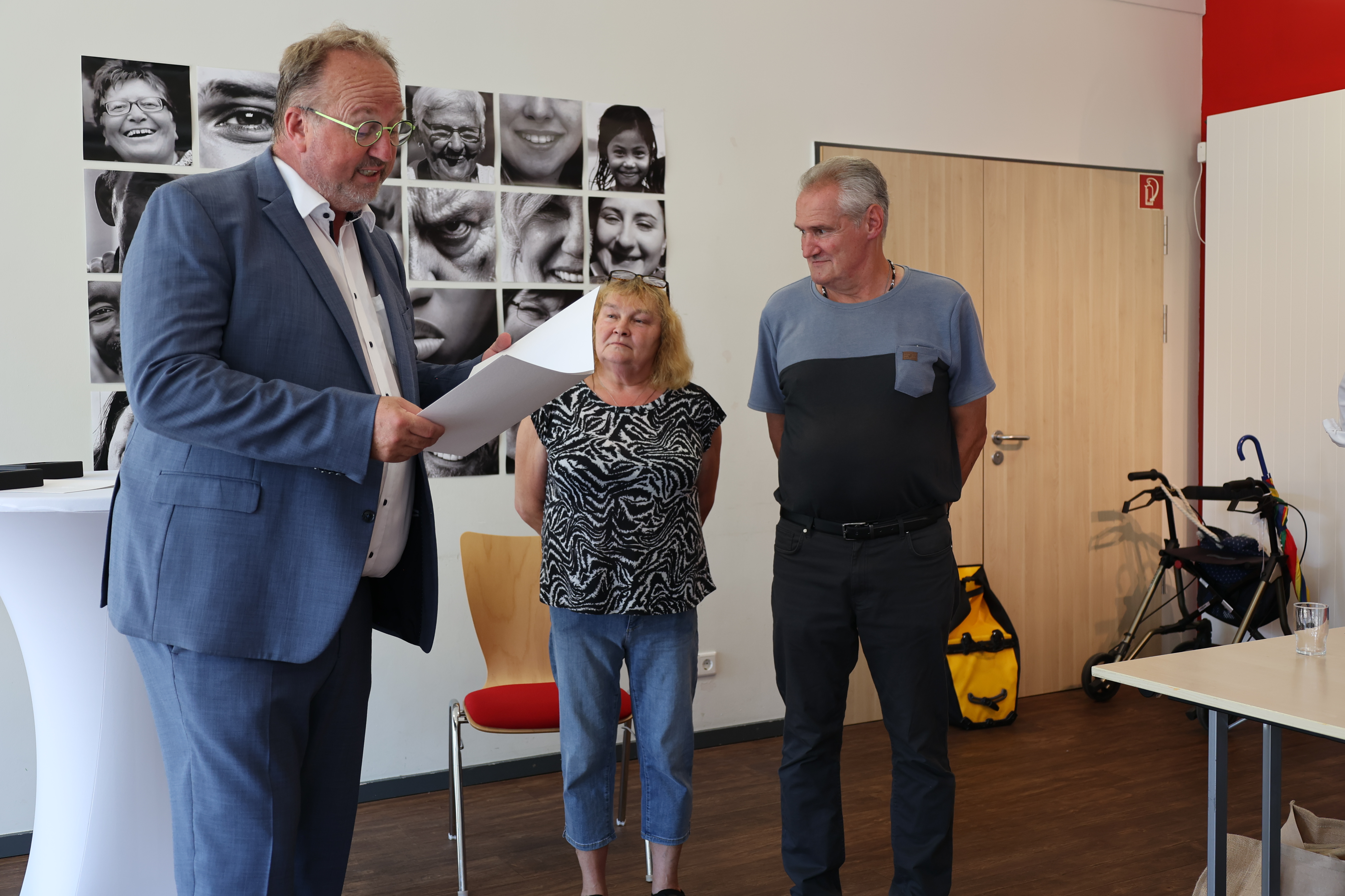 Goldina Haak und Michael Schießl mit der Cuxhaven-Medaille ausgezeichnet