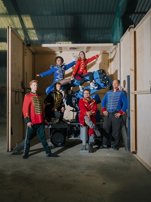 Circus trifft Mensch-Maschine: „Salto Robotale“ 