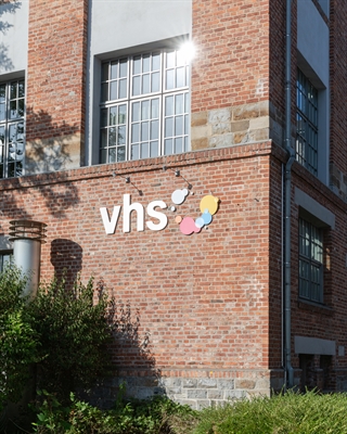 © vhs