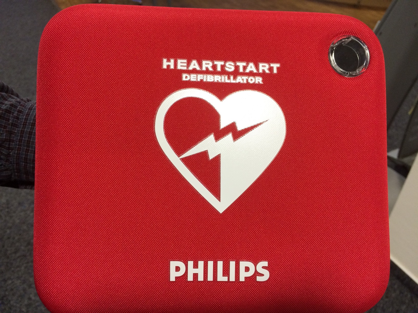 Überlebenswichtige Defibrillatoren jetzt auch im Rathaus