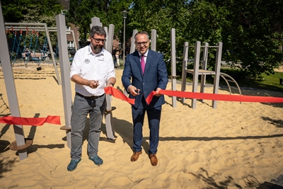 Rolf Oechtering, Heimleiter des Kardinal-Diepenbrock-Stifes (links) und Bürgermeister Thomas Kerkhoff