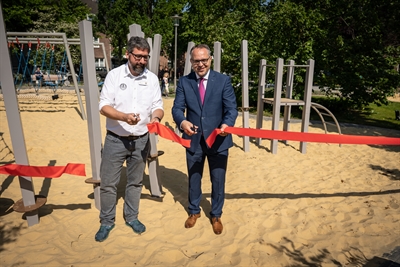 Rolf Oechtering, Heimleiter des Kardinal-Diepenbrock-Stifes (links) und Bürgermeister Thomas Kerkhoff