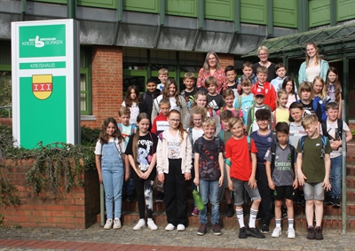 ©  - Die 4. Klassen der Hordtschule aus Stadtlohn  besuchten die Kreisverwaltung in Borken. 
