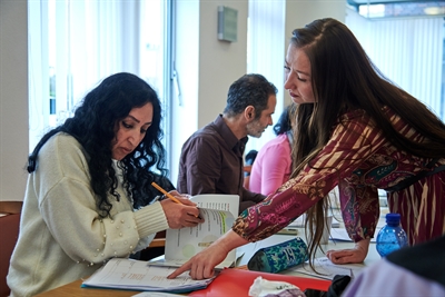 Jobcenter qualifiziert Zugewanderte zu Integrationsbegleitern in Kitas 