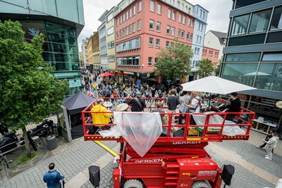 Auf der Brückstraße vor dem Konzerthaus war die 
