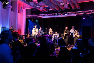 Die jungen Musikerinnen und Musiker von 