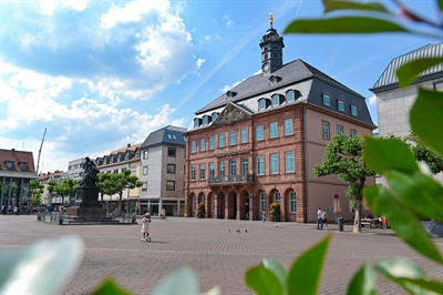 Neustädter Rathaus b